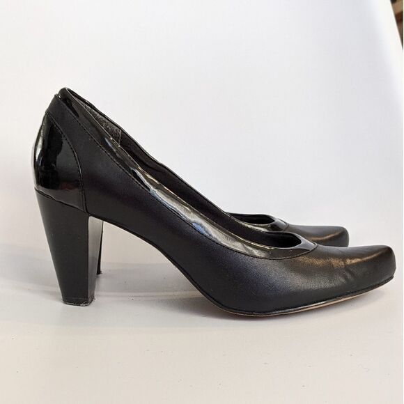 CLARKS Cushion soft black leather heels size 7 US @s4 - Picture 2 of 13